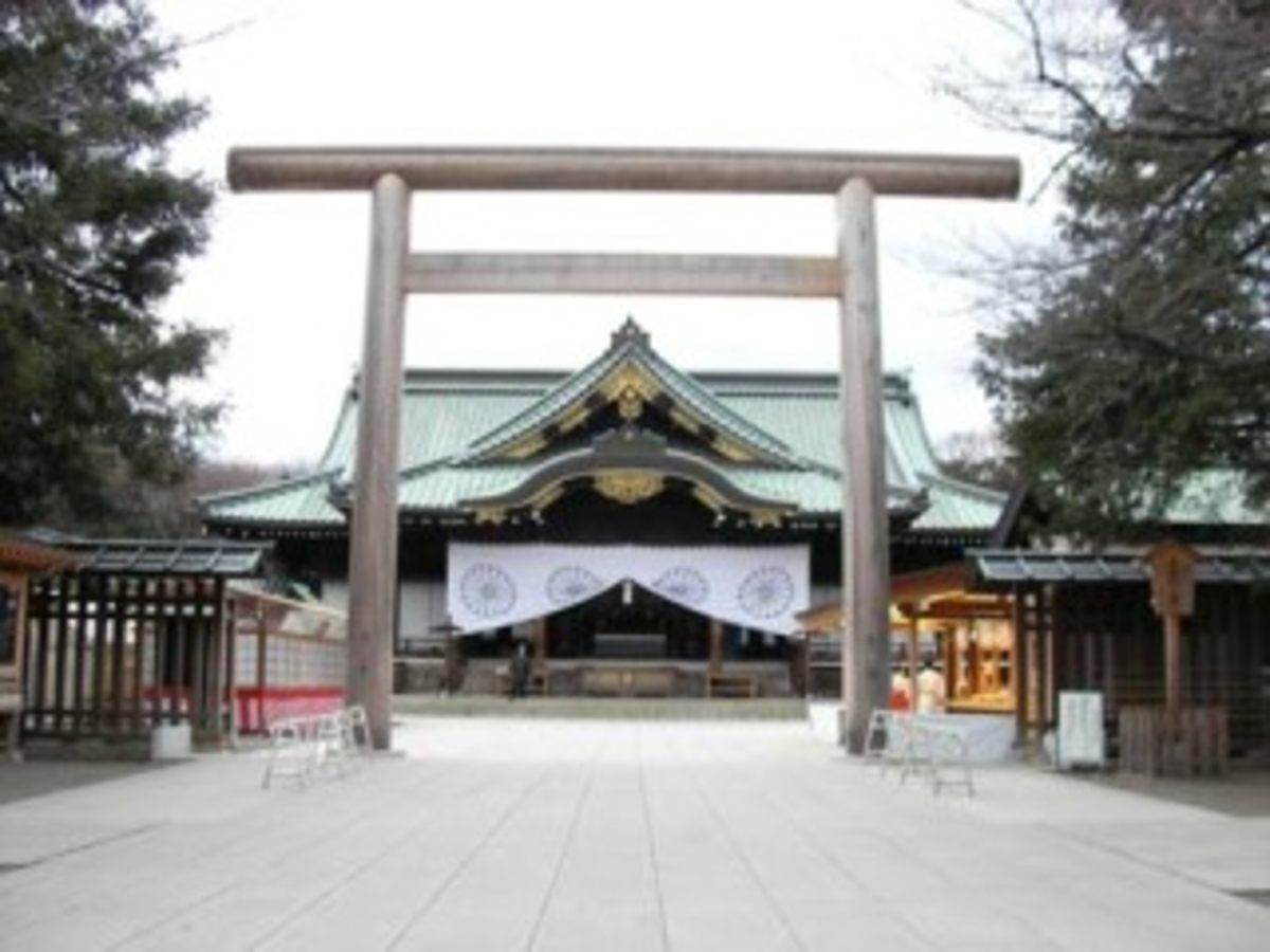 昔撮った神社の写真。立ち止まる場所があると、考えも少し整う。